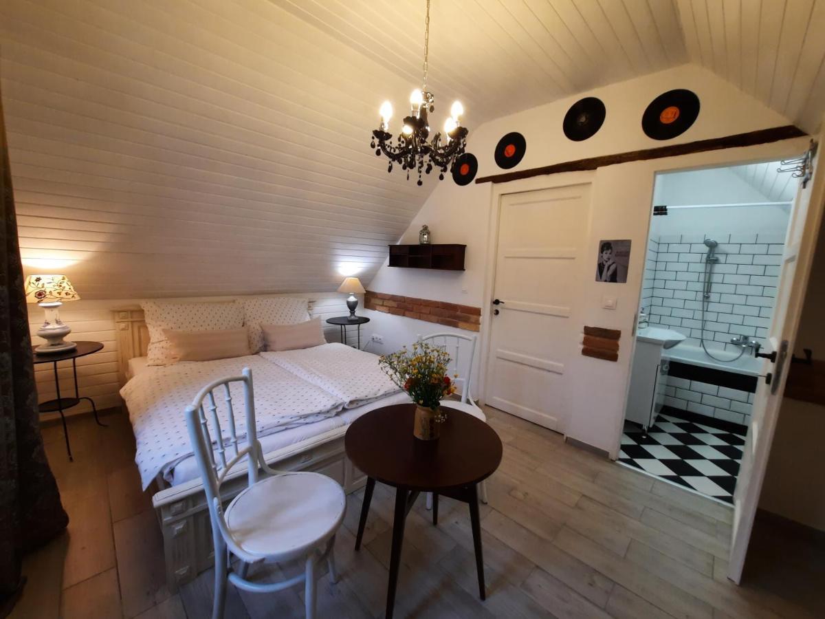 Piac Vendeghaz Hotell Kaptalantoti Exteriör bild