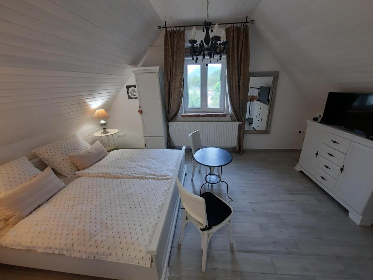 Piac Vendeghaz Hotell Kaptalantoti Exteriör bild