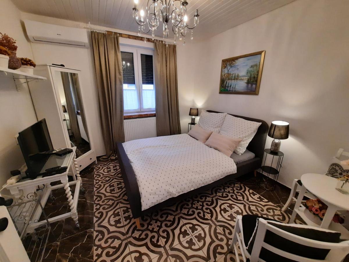 Piac Vendeghaz Hotell Kaptalantoti Exteriör bild